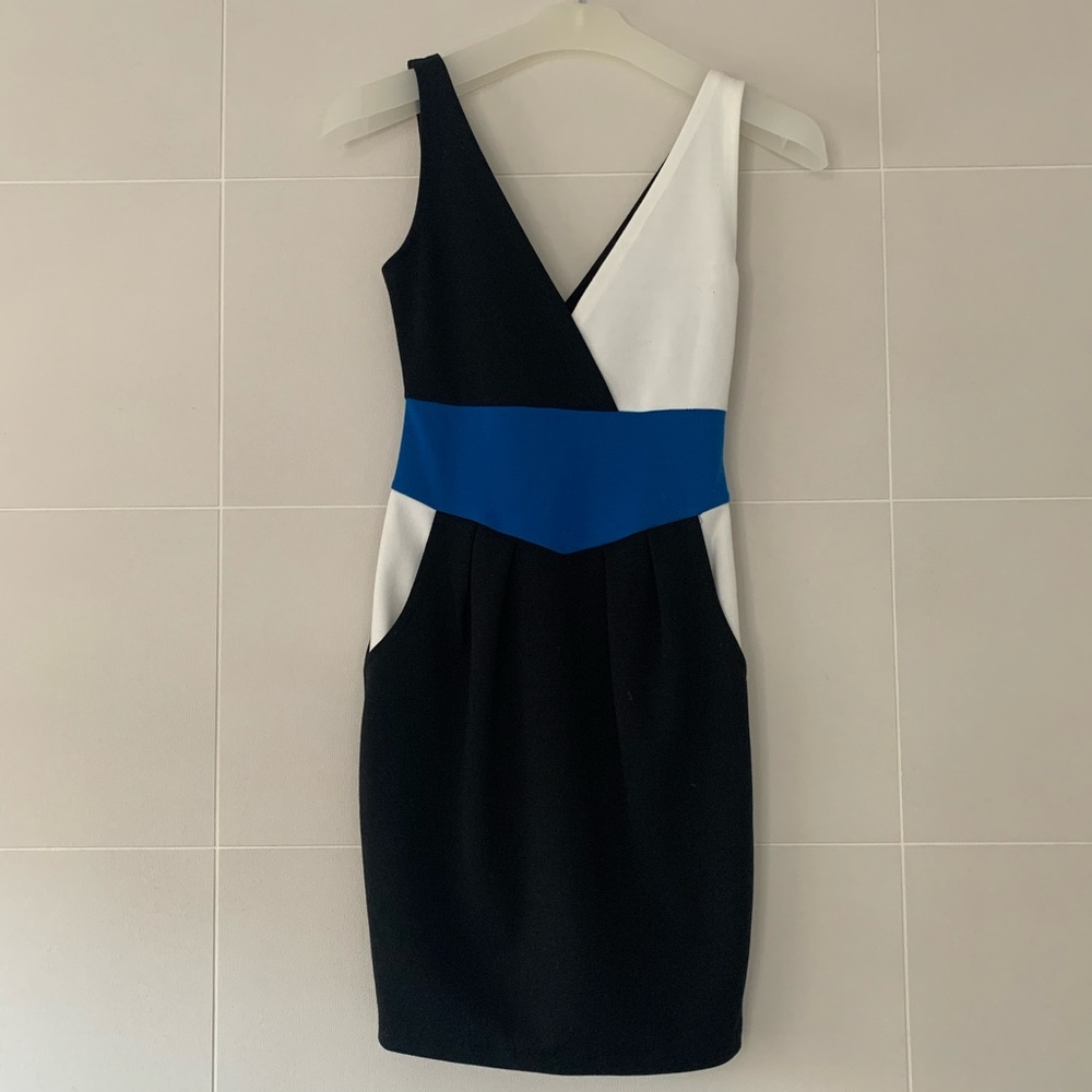 💫 NWOT Colour Block Dress with Pockets, Size S